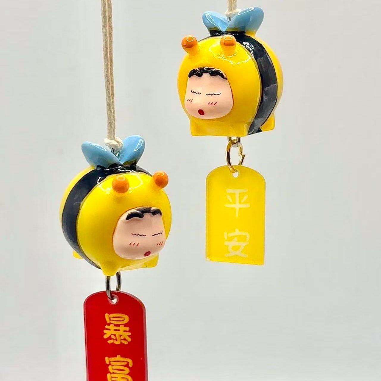 Car Accessories Parts - Crayon Shin-chan Arı Kostümü Figürü Araba